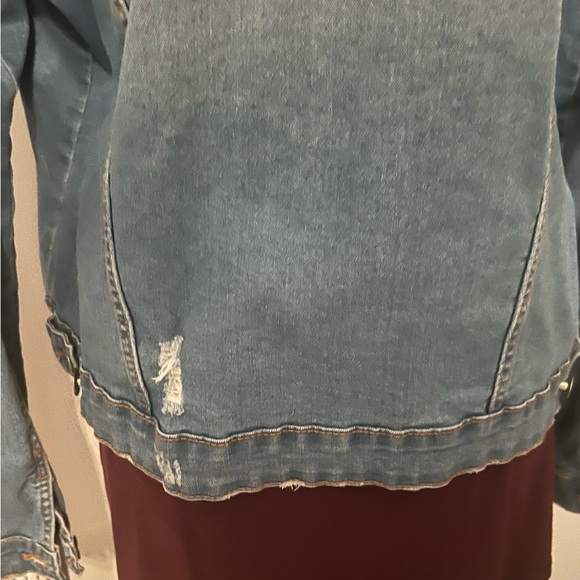 NWOT Mia size large DISTRESSED jeans jacket!!! - Picture 8 of 9